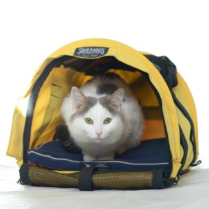 Лежанка MemoryFoam внутри желтой переноски